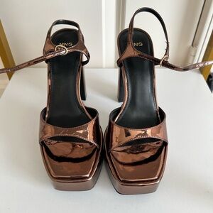 Metallic Platform Sandal